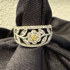 Simon G. 18k white gold and diamonds w/center yellow fancy diamond